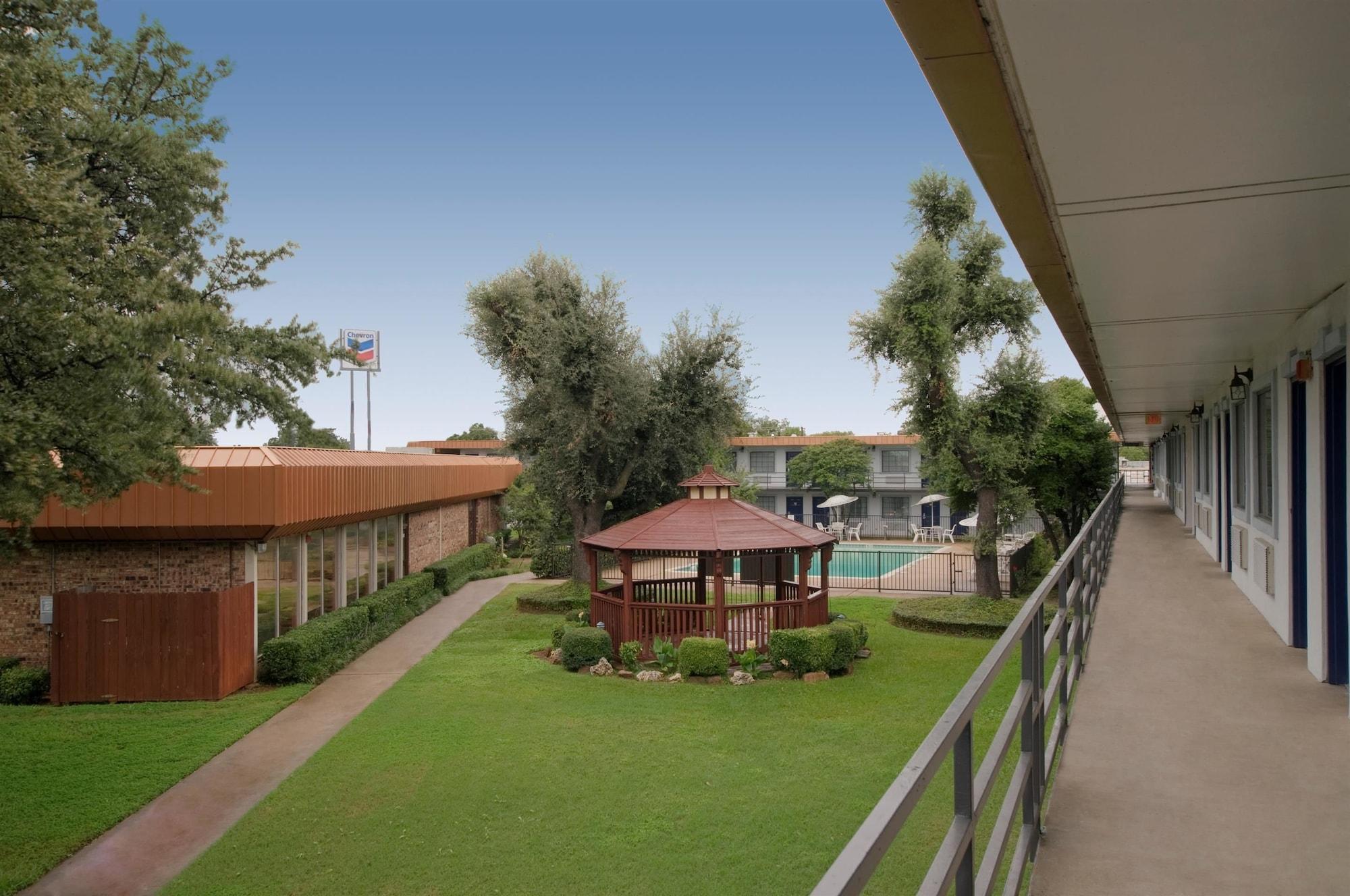 Americas Best Value Inn Fort Worth/Hurst Richland Hills Εξωτερικό φωτογραφία